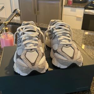 New Balance Woman Sneakers. Once twice